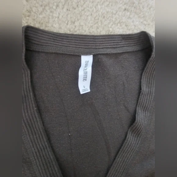 Olive Green Button-Up Quarter Sleeve Cardigan - Picture 4 of 4